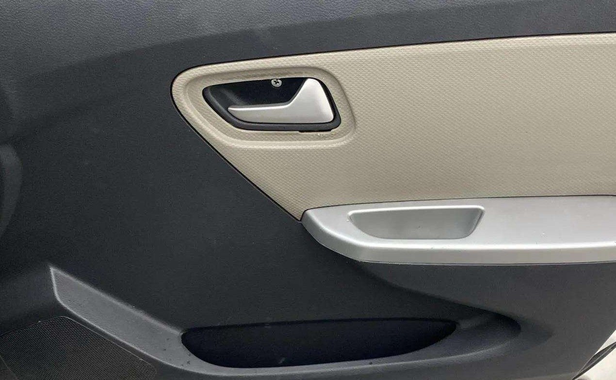 Driver-side-door-panel-control-39