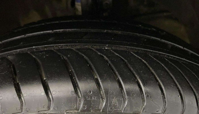 2016 Maruti Baleno DELTA PETROL 1.2, Petrol, Manual, 85,282 km, Right Front Tyre Tread