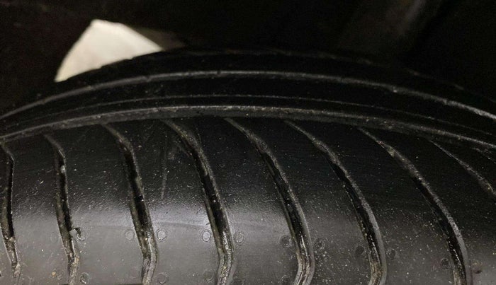 2016 Maruti Baleno DELTA PETROL 1.2, Petrol, Manual, 85,282 km, Right Rear Tyre Tread