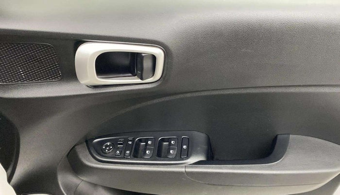 2022 Hyundai VENUE SX 1.0 TURBO IMT, Petrol, Manual, 31,882 km, Driver Side Door Panels Control