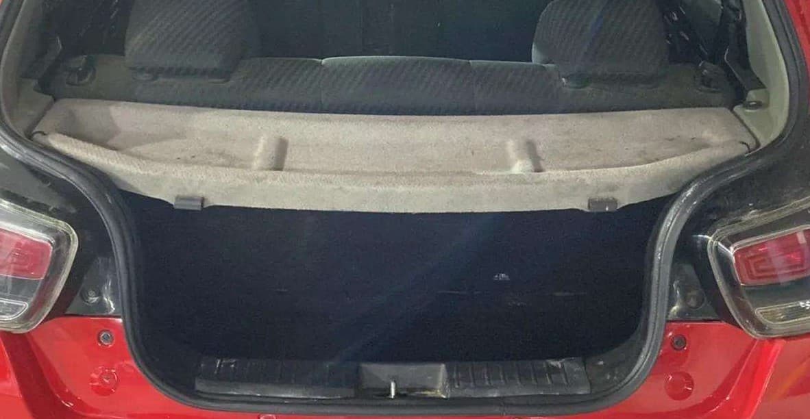 2019 Mahindra KUV 100 NXT K8 P 6 STR, Petrol, Manual, 83,258 km, Boot Inside