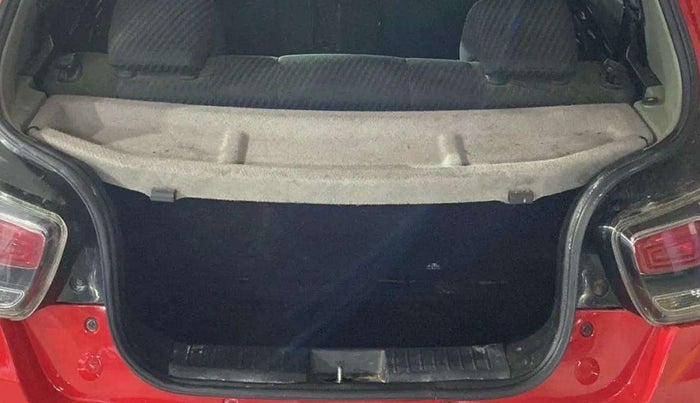 2019 Mahindra KUV 100 NXT K8 P 6 STR, Petrol, Manual, 83,250 km, Boot Inside
