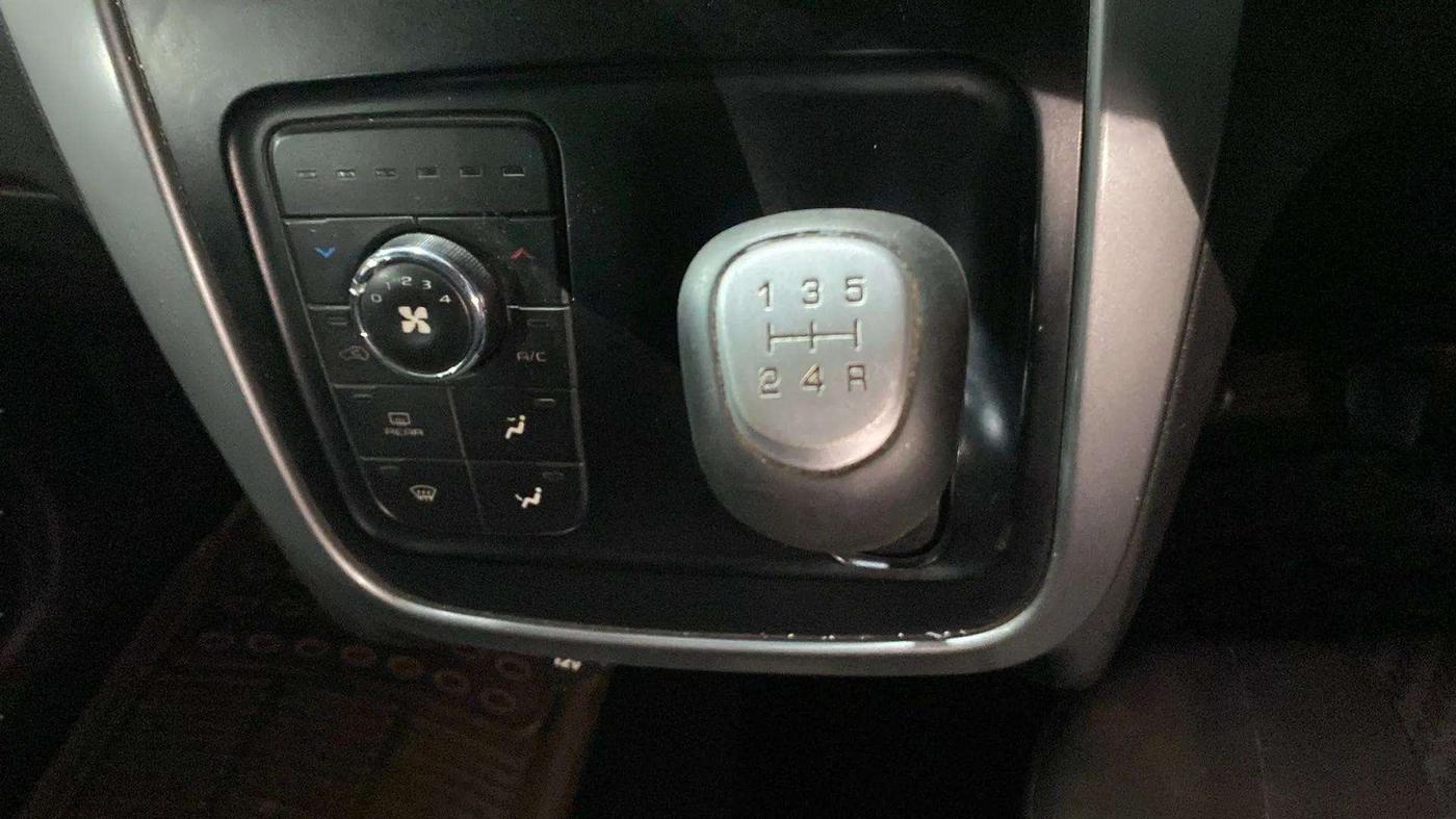 2019 Mahindra KUV 100 NXT K8 P 6 STR, Petrol, Manual, 83,258 km, Gear Lever