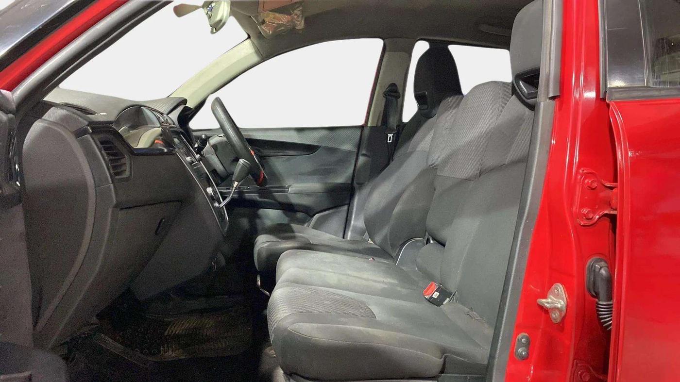 2019 Mahindra KUV 100 NXT K8 P 6 STR, Petrol, Manual, 83,258 km, Right Side Front Door Cabin