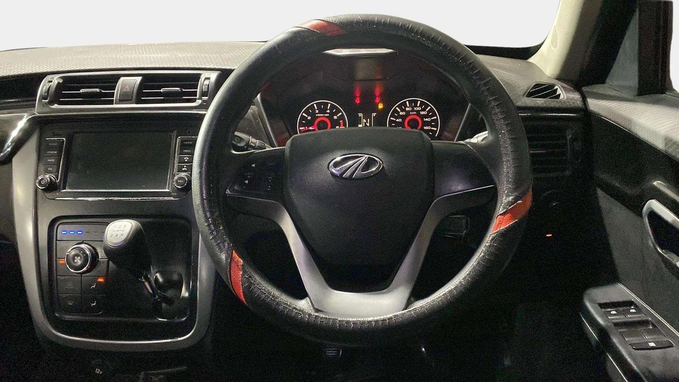2019 Mahindra KUV 100 NXT K8 P 6 STR, Petrol, Manual, 83,258 km, Steering Wheel Close Up