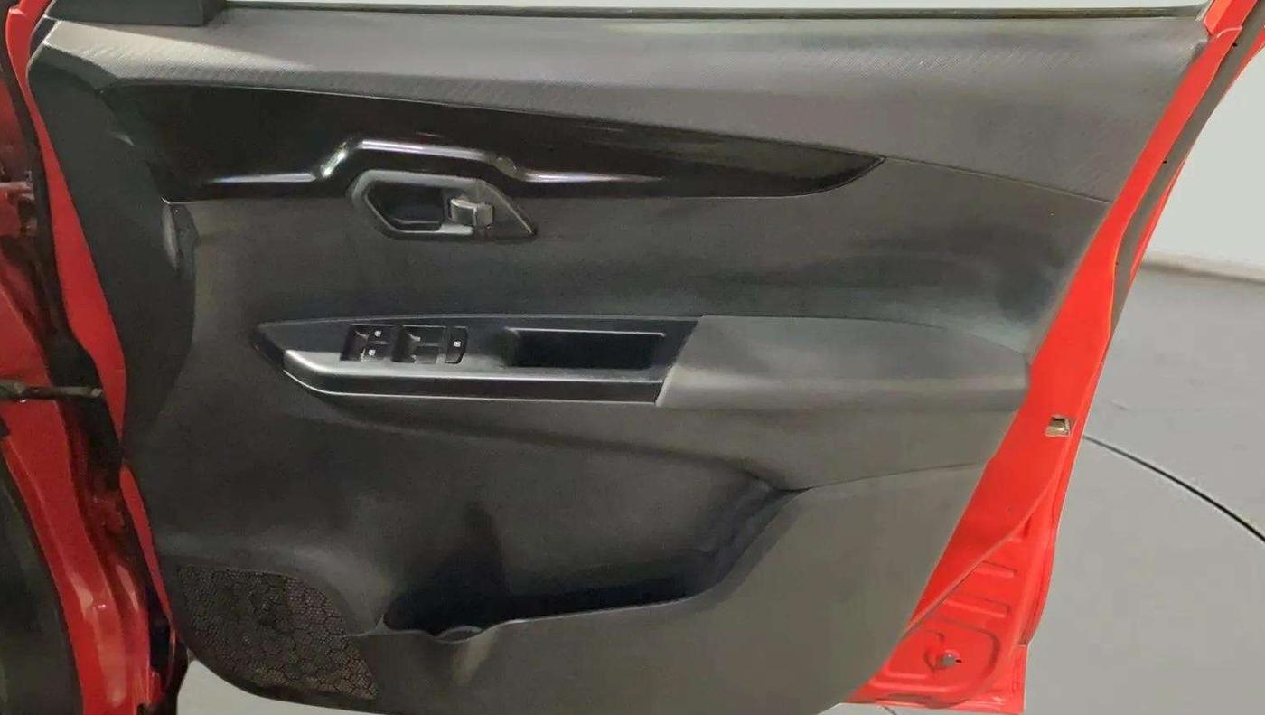 2019 Mahindra KUV 100 NXT K8 P 6 STR, Petrol, Manual, 83,258 km, Driver Side Door Panels Control