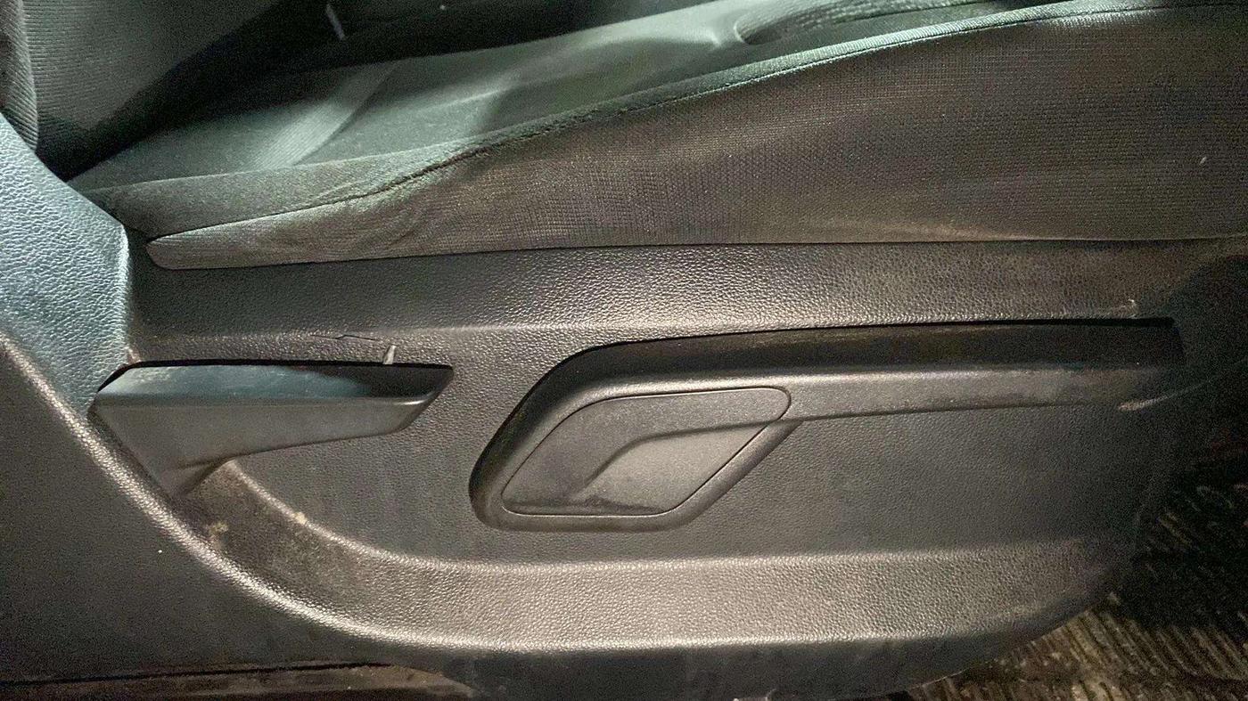 2019 Mahindra KUV 100 NXT K8 P 6 STR, Petrol, Manual, 83,258 km, Driver Side Adjustment Panel