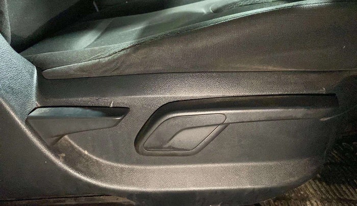 2019 Mahindra KUV 100 NXT K8 P 6 STR, Petrol, Manual, 83,250 km, Driver Side Adjustment Panel