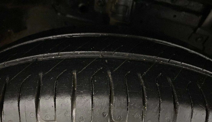 2013 Maruti Swift VXI, Petrol, Manual, 53,972 km, Right Front Tyre Tread