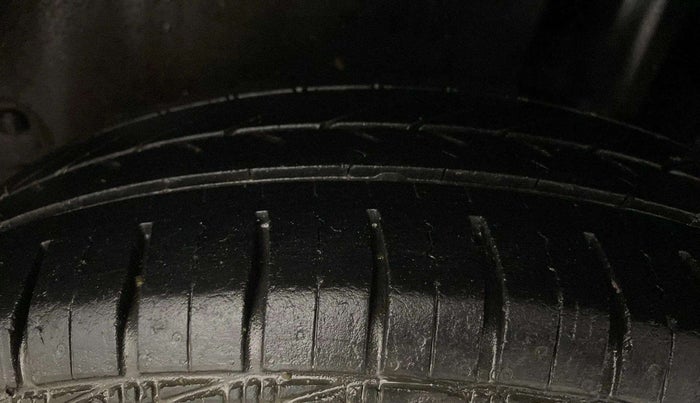 2013 Maruti Swift VXI, Petrol, Manual, 53,972 km, Left Rear Tyre Tread