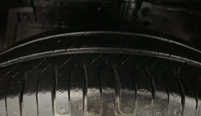 2013 Maruti Swift VXI, Petrol, Manual, 53,972 km, Left Front Tyre Tread