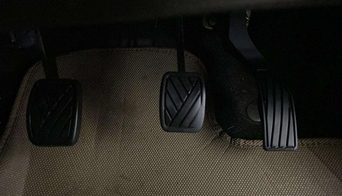 2013 Maruti Swift VXI, Petrol, Manual, 53,972 km, Pedals