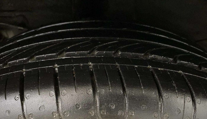 2022 KIA SONET HTE 1.2, Petrol, Manual, 17,398 km, Right Rear Tyre Tread