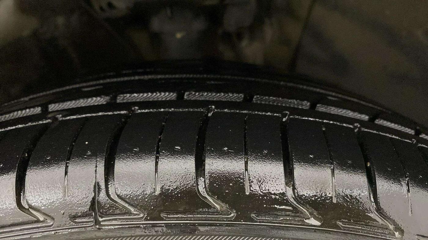 2020 Hyundai VENUE SX 1.0 TURBO, Petrol, Manual, 68,869 km, Right Front Tyre Tread