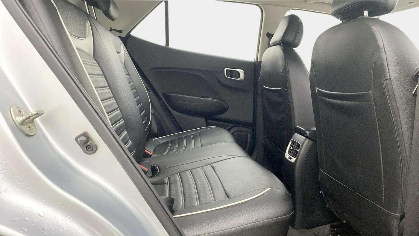 2020 Hyundai VENUE SX 1.0 TURBO, Petrol, Manual, 68,869 km, Right Side Rear Door Cabin