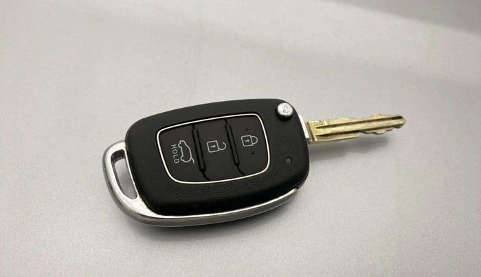 2020 Hyundai VENUE SX 1.0 TURBO, Petrol, Manual, 68,869 km, Key Close Up