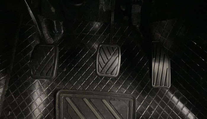 2022 Maruti Swift VXI, Petrol, Manual, 55,497 km, Pedals