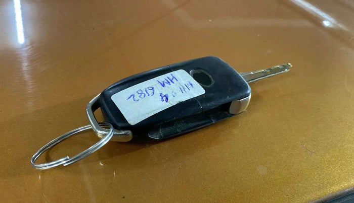 2016 Tata Tiago XZ PETROL, Petrol, Manual, 59,508 km, Key Close Up