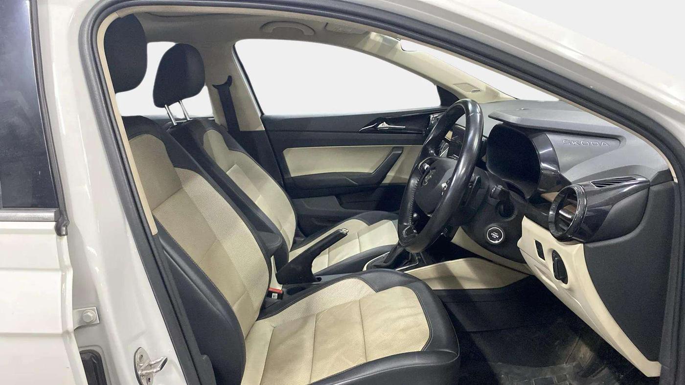 2022 Skoda SLAVIA STYLE 1.0L TSI AT, Petrol, Automatic, 34,211 km, Right Side Front Door Cabin