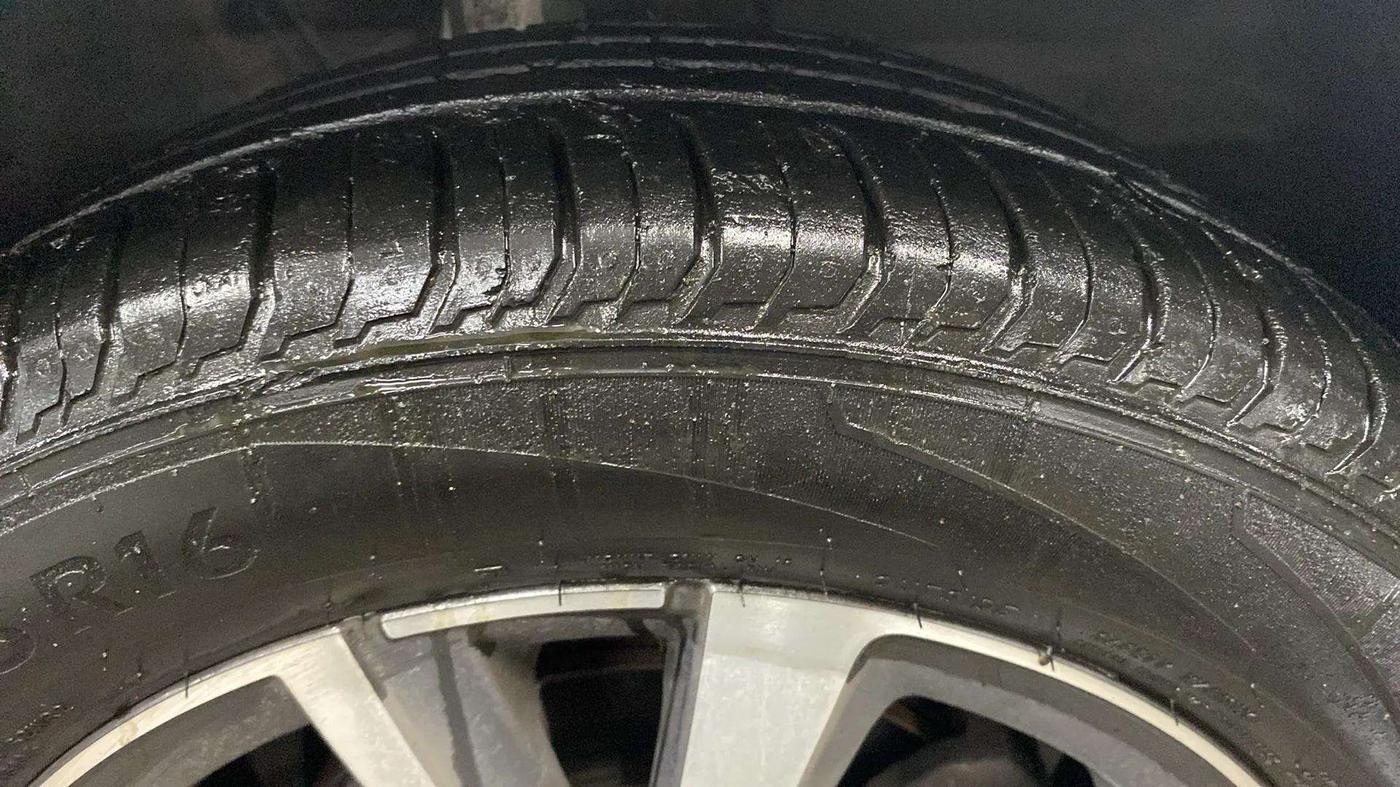 2022 Skoda SLAVIA STYLE 1.0L TSI AT, Petrol, Automatic, 34,211 km, Right Front Tyre Tread