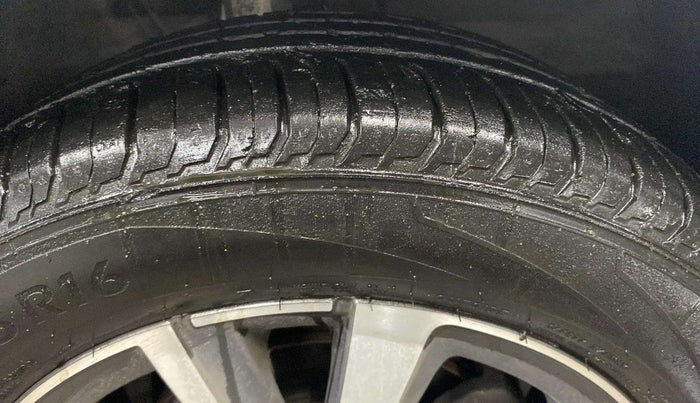 2022 Skoda SLAVIA STYLE 1.0L TSI AT, Petrol, Automatic, 34,035 km, Right Front Tyre Tread