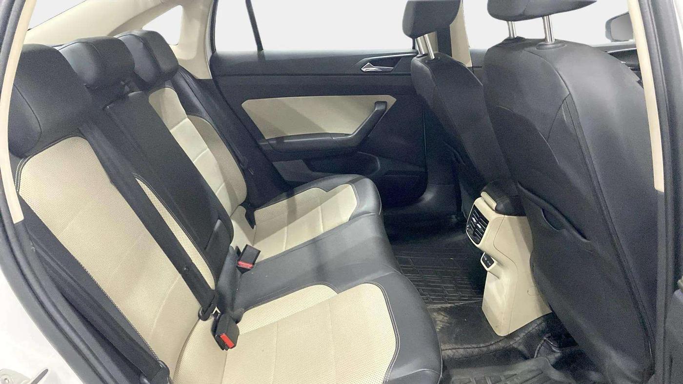 2022 Skoda SLAVIA STYLE 1.0L TSI AT, Petrol, Automatic, 34,211 km, Right Side Rear Door Cabin
