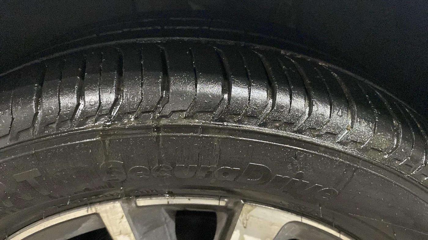 2022 Skoda SLAVIA STYLE 1.0L TSI AT, Petrol, Automatic, 34,211 km, Left Front Tyre Tread