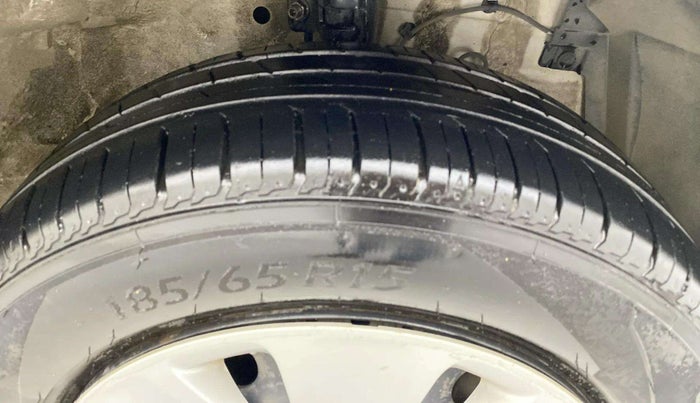 2016 Maruti Ertiga VXI, CNG, Manual, 59,119 km, Right Front Tyre Tread