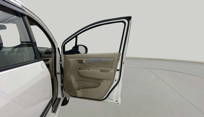 2016 Maruti Ertiga VXI, CNG, Manual, 59,119 km, RHS Front Door