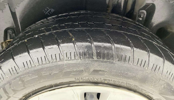 2016 Maruti Ertiga VXI, CNG, Manual, 59,119 km, Left Rear Tyre Tread