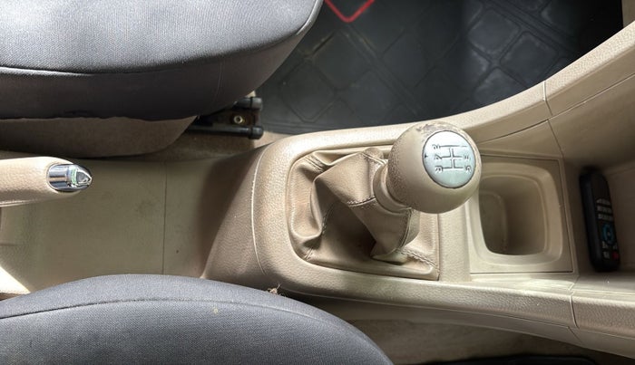 2016 Maruti Ertiga VXI, CNG, Manual, 59,119 km, Gear Lever