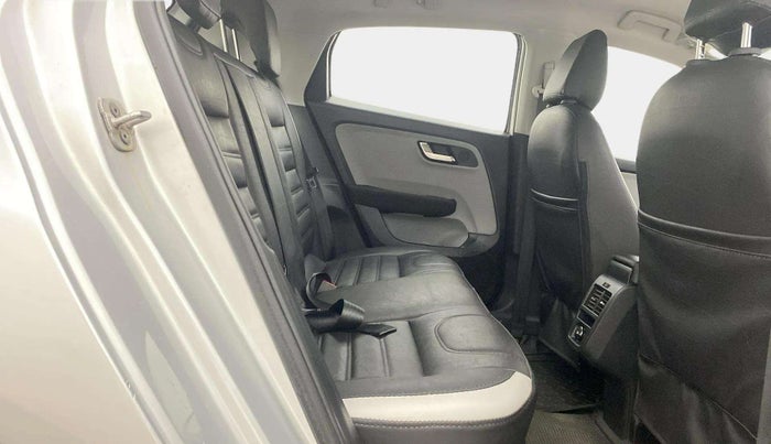 2020 Tata ALTROZ XZ PETROL, Petrol, Manual, 32,620 km, Right Side Rear Door Cabin