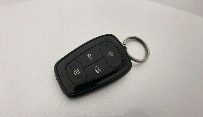 2020 Tata ALTROZ XZ PETROL, Petrol, Manual, 32,620 km, Key Close Up