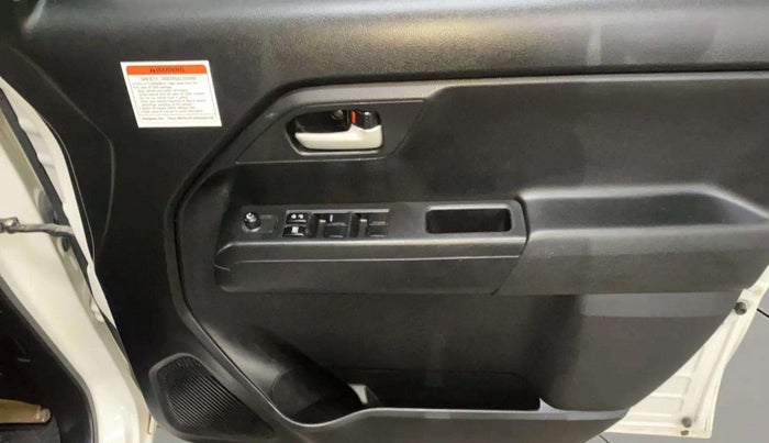 2022 Maruti New Wagon-R VXI CNG 1.0, CNG, Manual, 21,680 km, Driver Side Door Panels Control