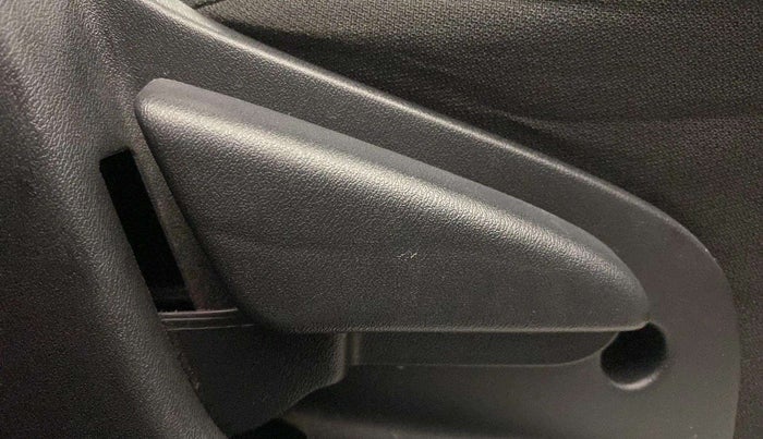 2018 Datsun Go T, Petrol, Manual, 20,924 km, Driver Side Adjustment Panel