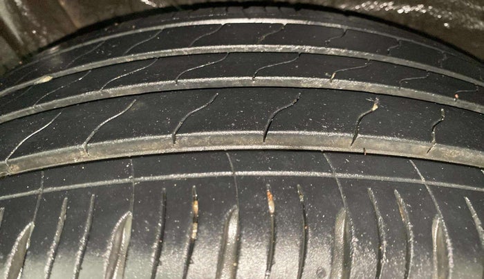 2022 Hyundai VENUE S+ 1.2, Petrol, Manual, 15,395 km, Right Rear Tyre Tread