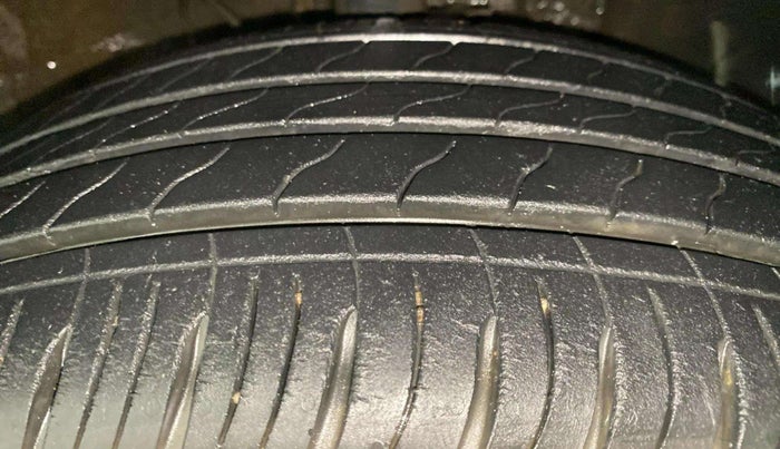2022 Hyundai VENUE S+ 1.2, Petrol, Manual, 15,395 km, Right Front Tyre Tread