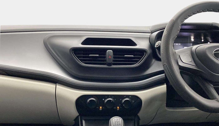 2024 Tata ALTROZ XE CNG, CNG, Manual, 9,742 km, Air Conditioner