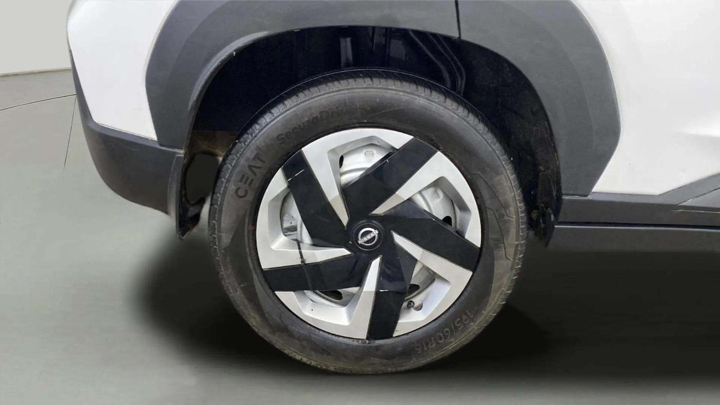 2023 Nissan MAGNITE XE, Petrol, Manual, 13,559 km, Right Rear Wheel