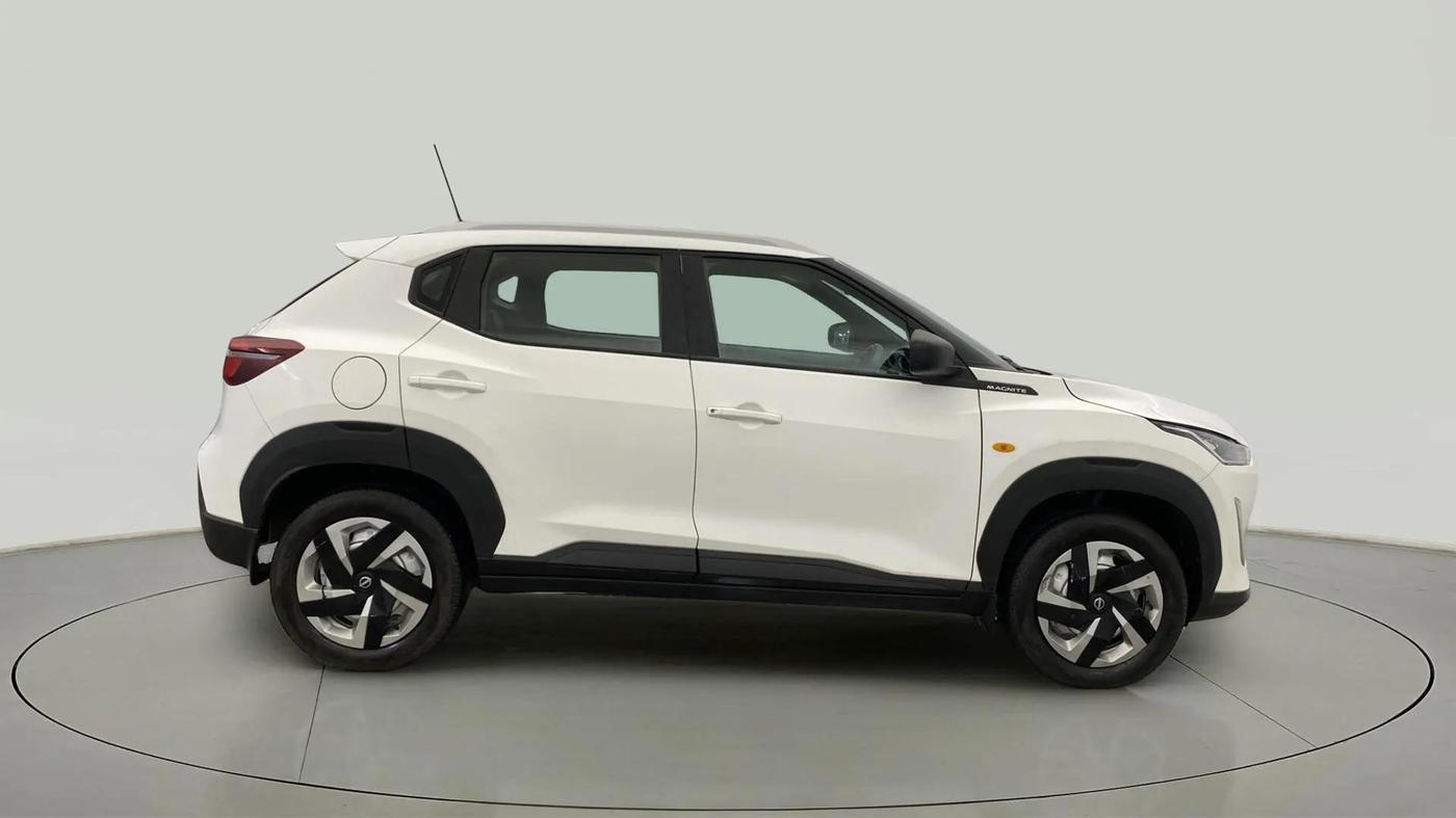 2023 Nissan MAGNITE XE, Petrol, Manual, 13,559 km, Right Side View
