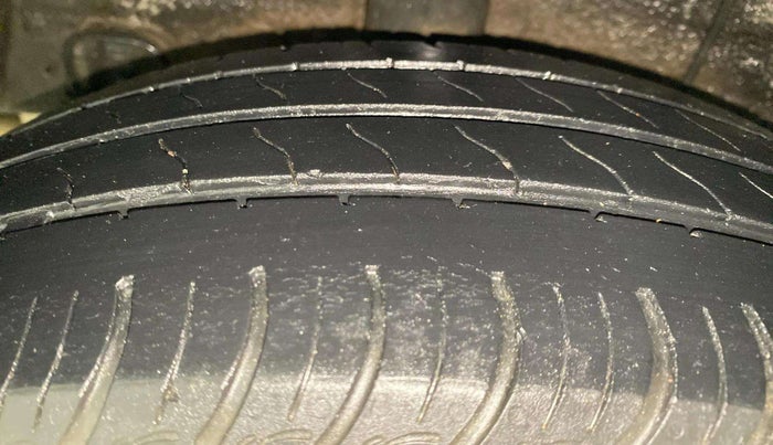 2014 Hyundai Xcent S AT 1.2, Petrol, Automatic, 74,384 km, Right Rear Tyre Tread