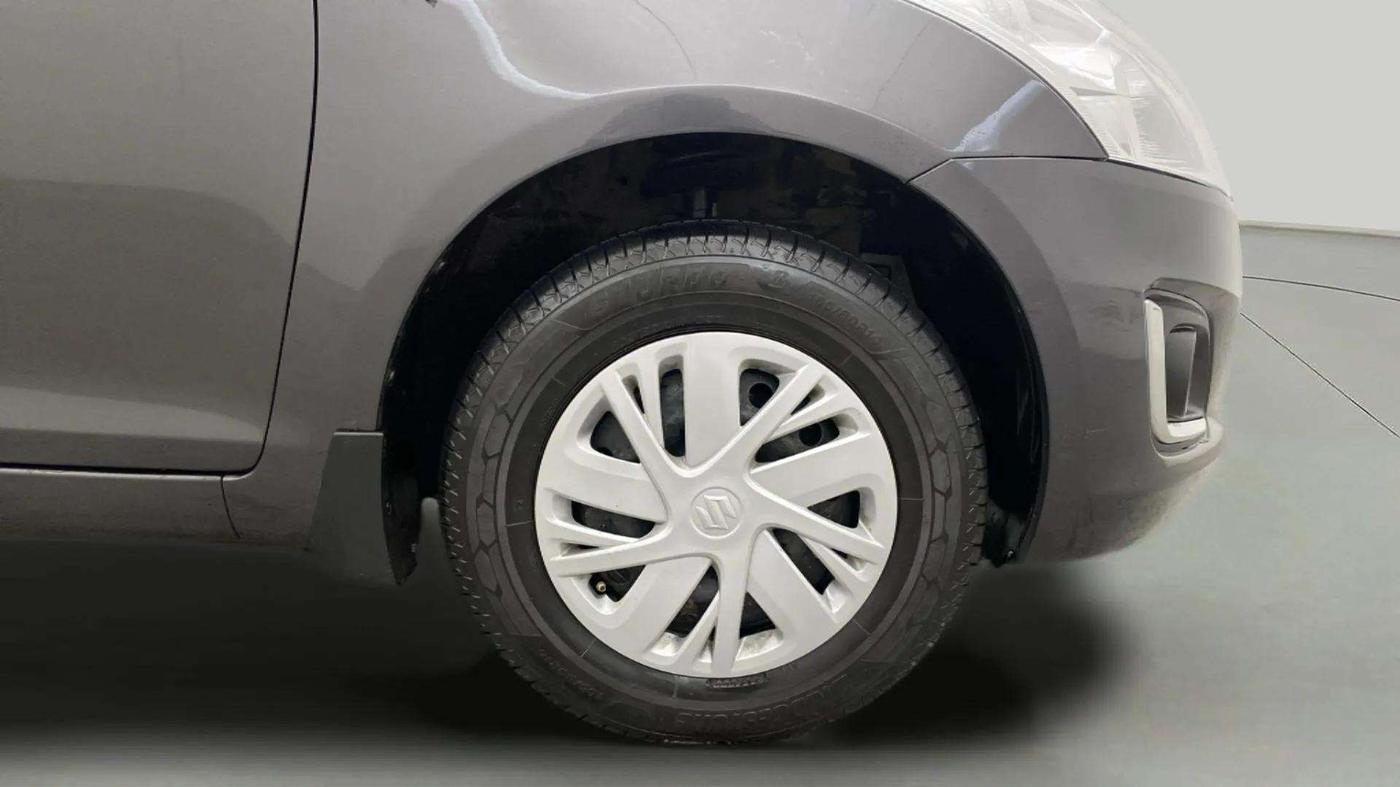 2017 Maruti Swift VXI O, Petrol, Manual, 96,788 km, Right Front Wheel
