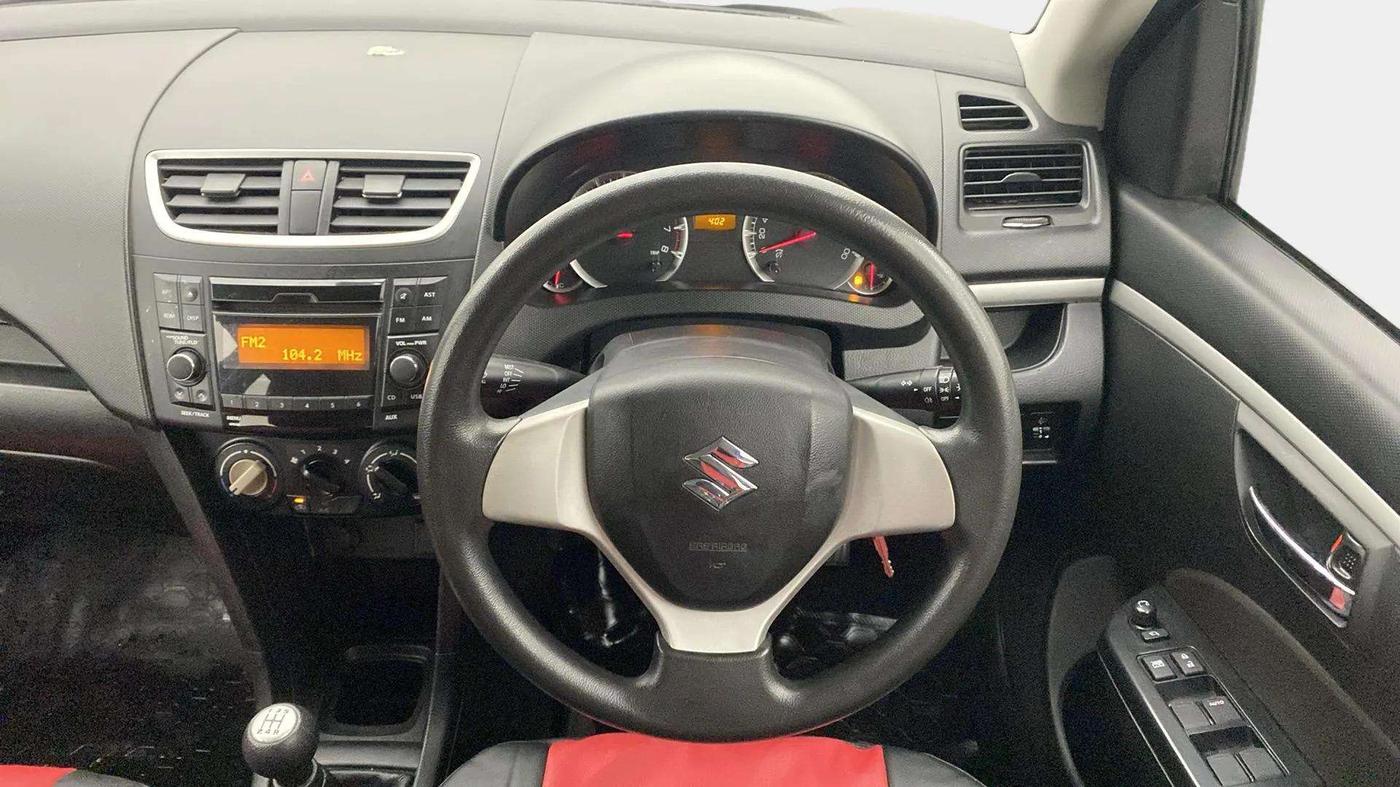 2017 Maruti Swift VXI O, Petrol, Manual, 96,788 km, Steering Wheel Close Up