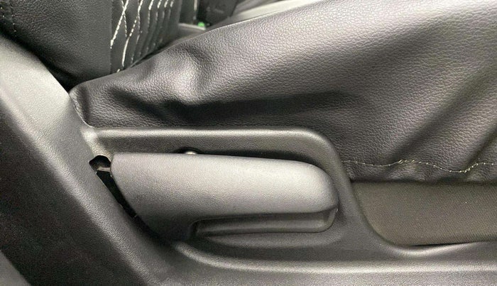 2017 Maruti Swift VXI O, Petrol, Manual, 96,641 km, Driver Side Adjustment Panel