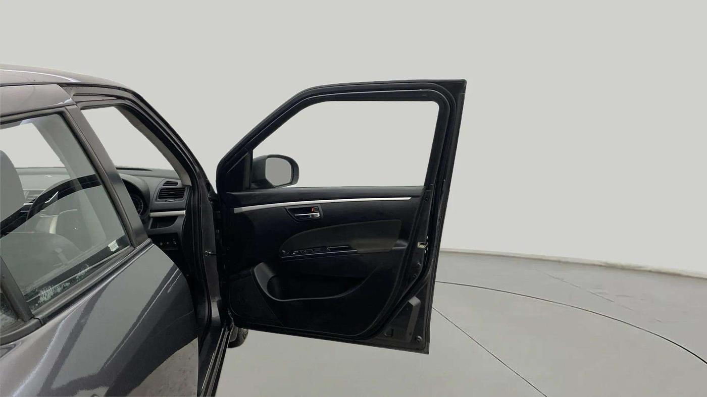 2017 Maruti Swift VXI O, Petrol, Manual, 96,788 km, RHS Front Door