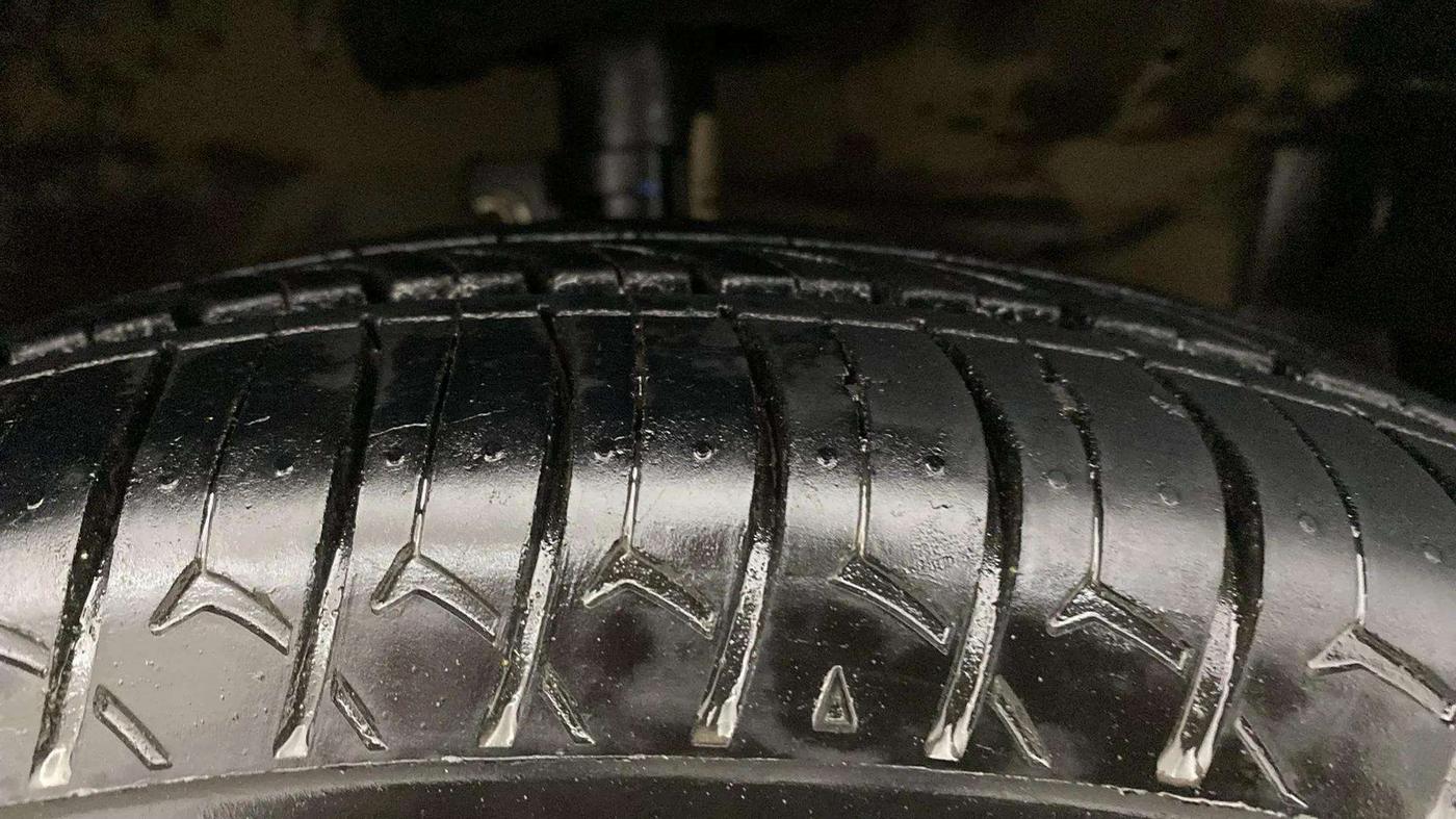2017 Maruti Swift VXI O, Petrol, Manual, 96,788 km, Right Front Tyre Tread