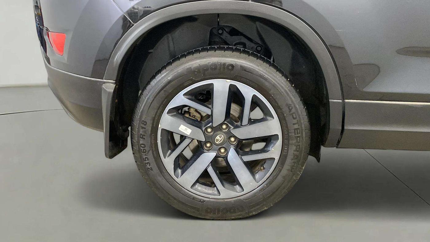 2023 Tata Harrier XZ PLUS 2.0L DARK EDITION, Diesel, Manual, 32,303 km, Right Rear Wheel