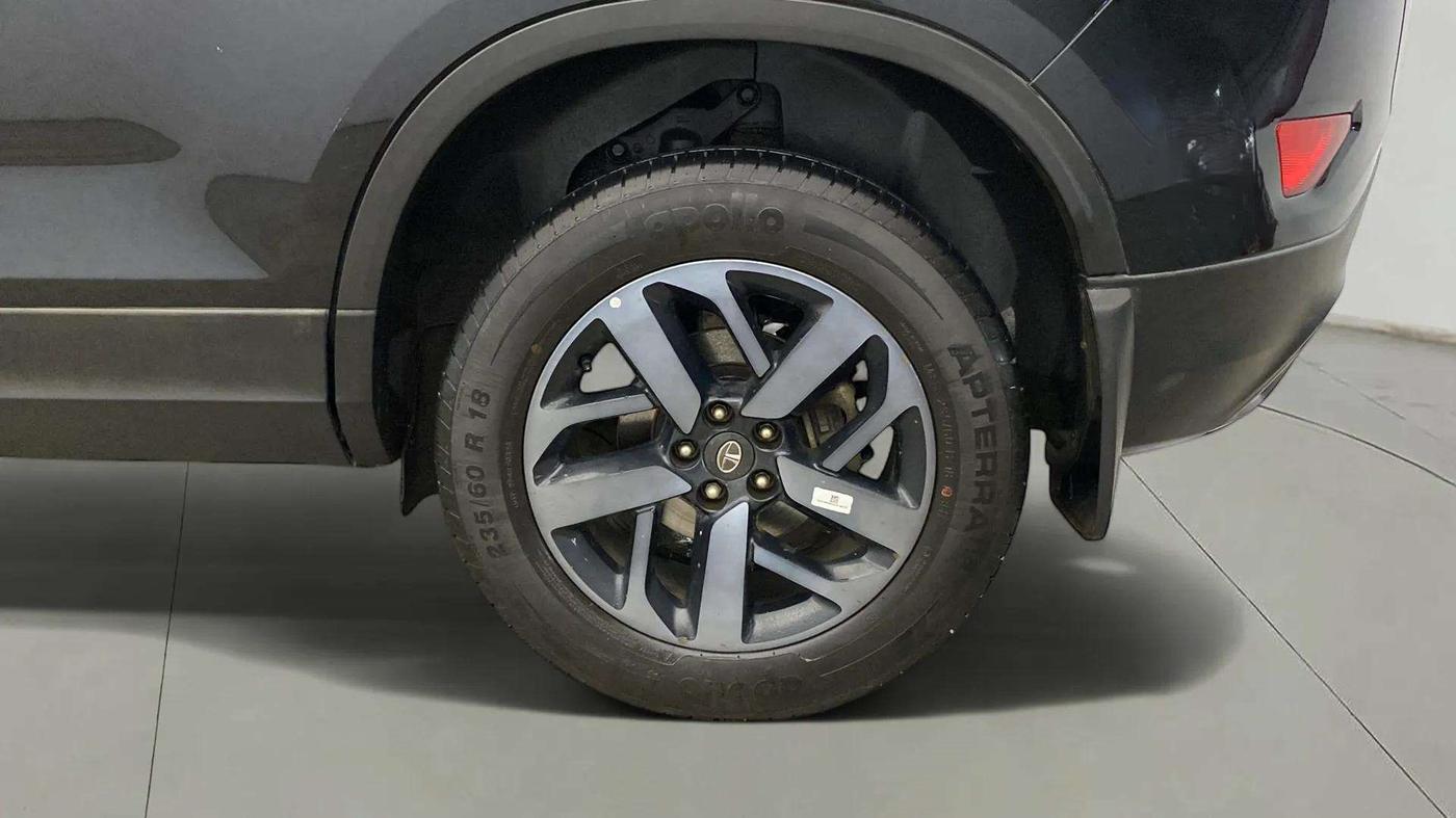 2023 Tata Harrier XZ PLUS 2.0L DARK EDITION, Diesel, Manual, 32,303 km, Left Rear Wheel