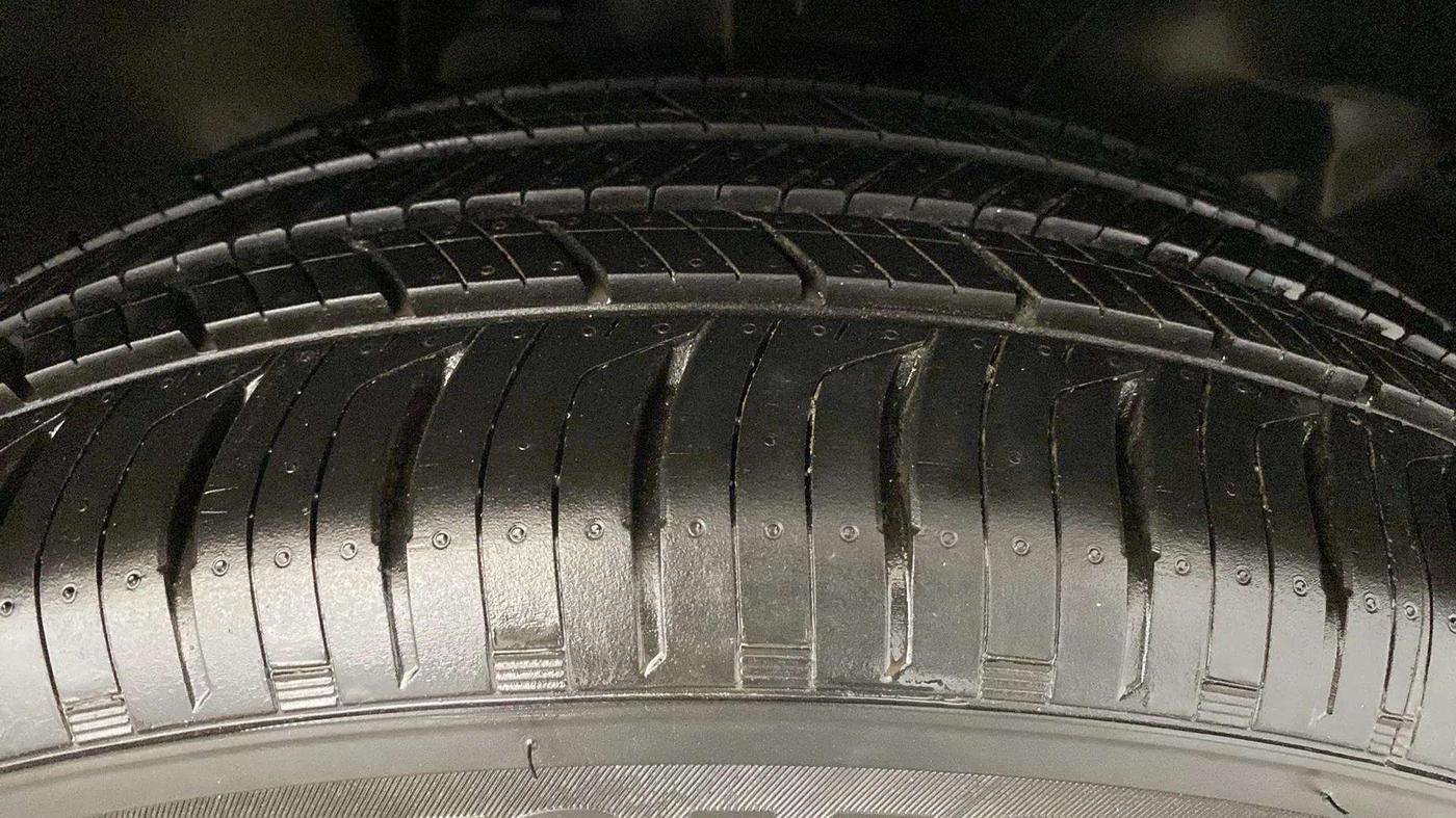 2023 Tata Harrier XZ PLUS 2.0L DARK EDITION, Diesel, Manual, 32,303 km, Right Front Tyre Tread