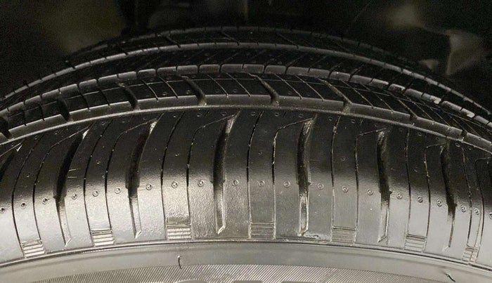 2023 Tata Harrier XZ PLUS 2.0L DARK EDITION, Diesel, Manual, 32,303 km, Right Front Tyre Tread